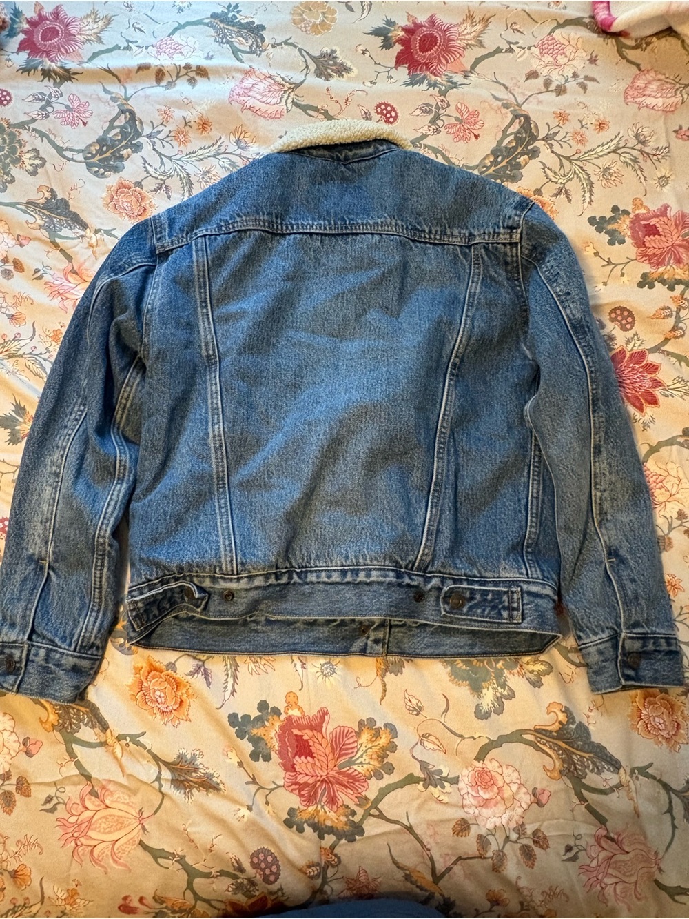 Levi's Blue Denim Sherpa Jacket with Cream Collar - Picture 2 of 5